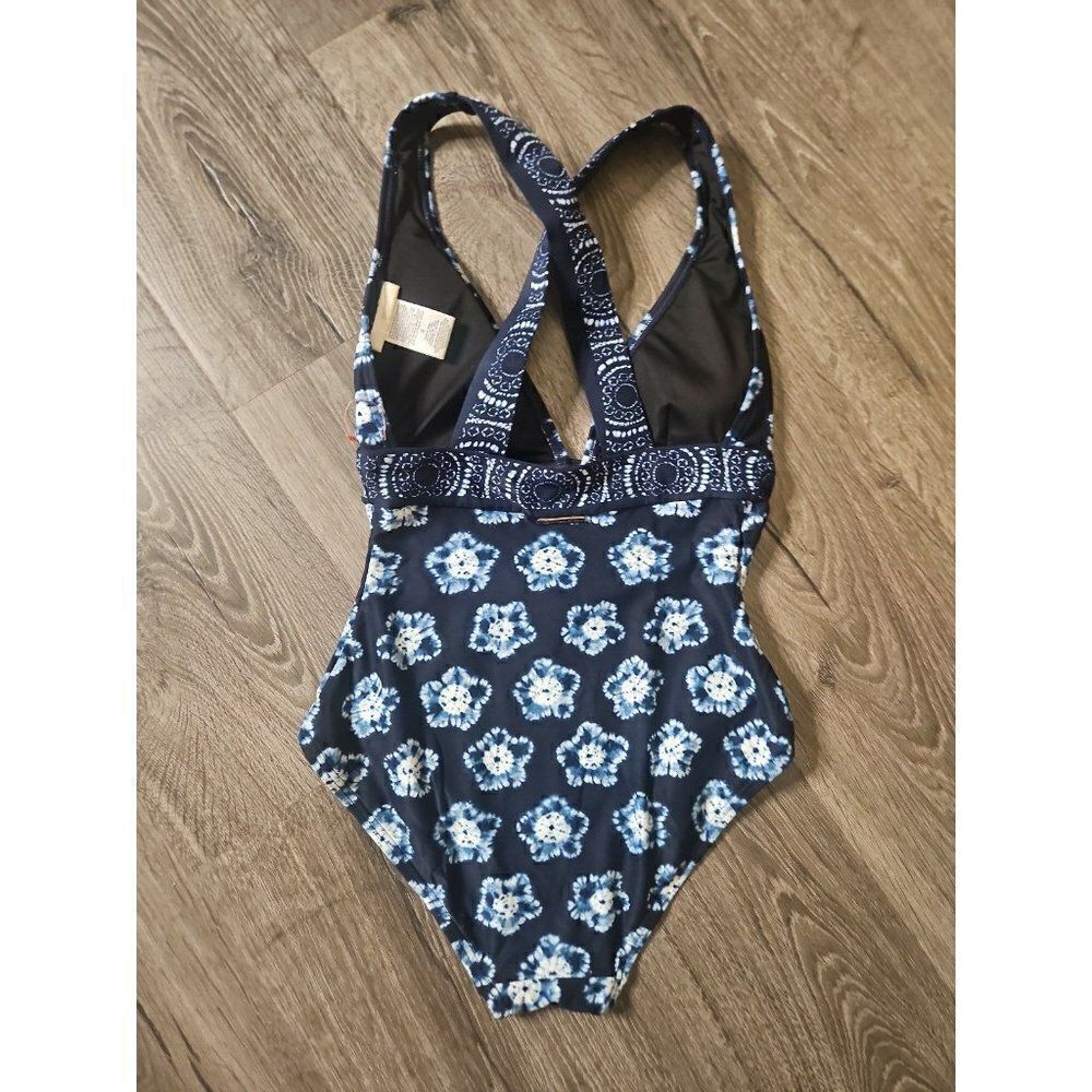 Michael Kors Crossback One-Piece Bathingsuit Women's Size 6 - Picture 2 of 4